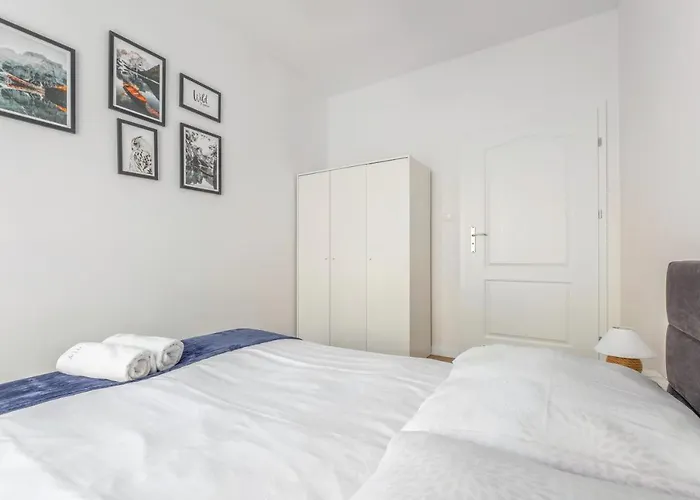 Boho Janow Z Miejscem Parkingowym